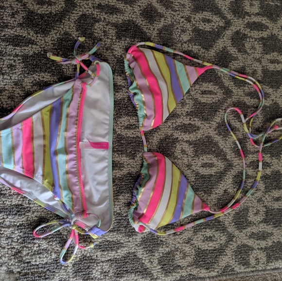 Victoria's Secret Bikini - Picture 2 of 3